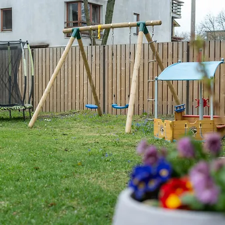 Garden Next To Telliskivi & Old Town * 塔林